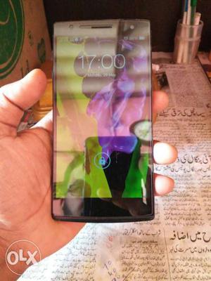 Oppo find 7 4g support in good condition with box and