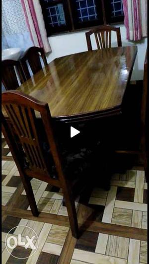 6 seater dining table in good condition.