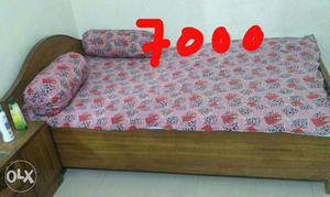 Brown Wooden Bed Dining tebal