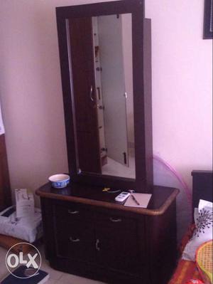 Dressing table - Solid wood, gently used..