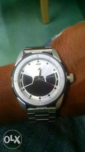 Gift from cousin Only watch is der 10days old