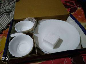 Godrej Cutlery Set 4Bowl and 4 plate Worth Rs