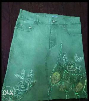 Green Floral Skirt Size- Medium Waist - 28 to 30 Colour-