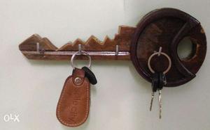 Key hanging board with Secret key chamber