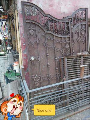 Old gate with grill, wight 200,kg soild Chej a