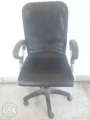 Revolving chair good confition price ₹/-