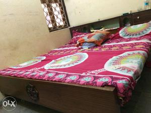 Teek wood bed with kurl-on bed in top condition
