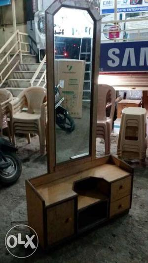 Used Dressing Table available at low cost
