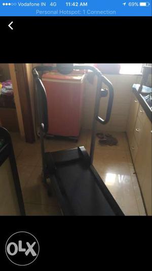 Black Treadmill - Manual operated - Very good condition