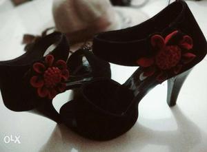 Black heels of sketch brand with red rose design