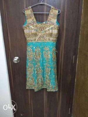 Gold-colored And Green Floral Sequin Scoop Neck Sleeveless