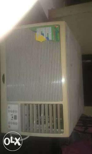 2 ton airconditioner with remote runing condition