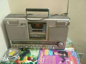 AKAI radio for sale in good condition