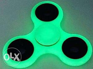 Brand New unpacked Neon Green spinners