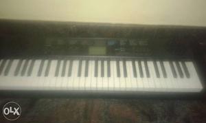 Casio key bord unused with stand