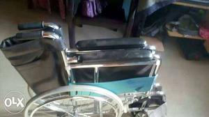 Foldable wheel chair, in very good condition