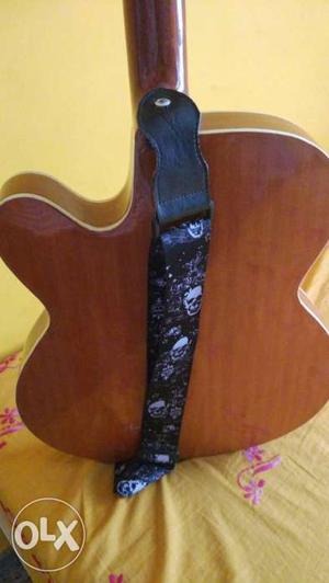 Givson guitar brand new condition with strap no scratches.