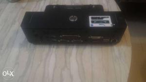 HP docking station with multiple ports. in new