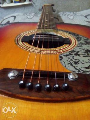 Hobnar guiter (jumbo).8months old.with tuner and