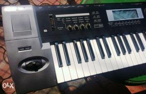 Korg TR for disposal. Very good pcs. with all hit songs