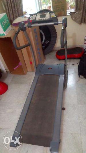 Motorised treadmill with hand control switch