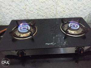 Stove in good condition along with 14 kg gas