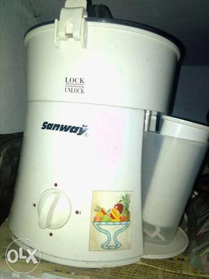 White Sanway Juice Extractor