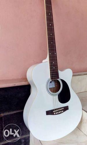 White Single Cutaway Guitar