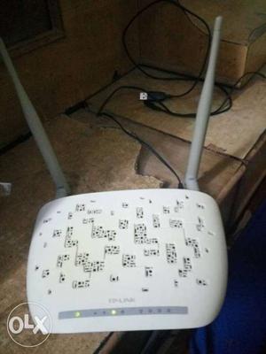 White TP-Link Router