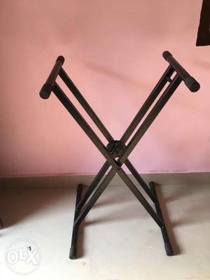 Aston keyboard stand, in very good condition,less