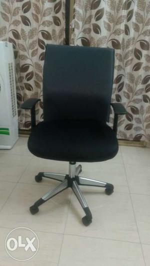 It's a new office Chair. Brand Royal Oak