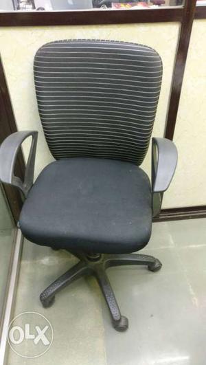 Office chair in good condition for sale in low
