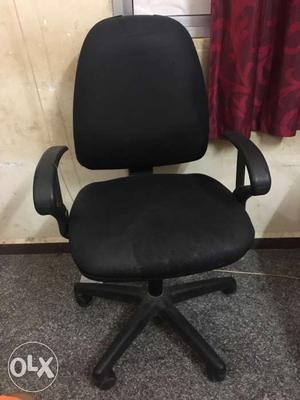 Rotating office chair in very good condition