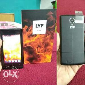 4g mobile LYF flame 7 only 4 month old with all
