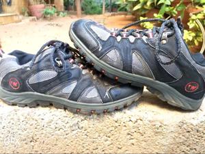 Black-and-gray Hiking Shoes, size 8