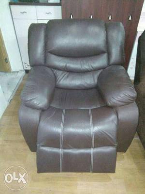 Brown Leather Recliner Sofa Chair Screenshot