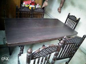 Dining table with 5 chairs in gud condition