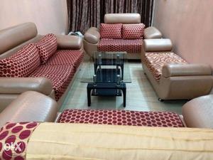 High Quality Luxurious 9 Seater Sofa Set with Centre Table.