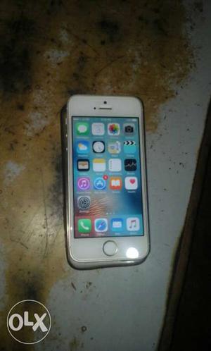 I phone 5s is in good condition with bill n box
