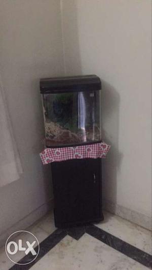 4 month old Aquarium with cabinet with auto cleaning and