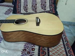 Ashton D20 guitar... unused... urgent sell