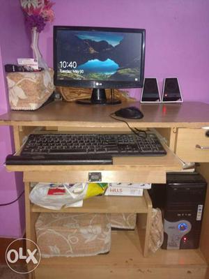 Windows 10 pc with speakers and UPS
