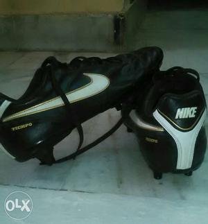 Black & white TIEMPO Nike football shoe Not once used