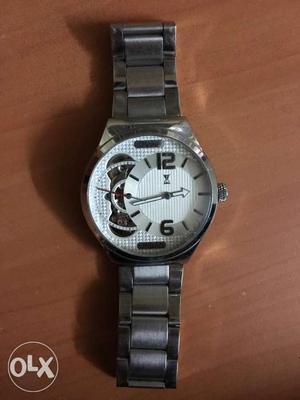 D'Vine watch in Good Condition.Interested Persons Contact me