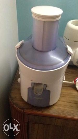 Its philips juicer in a good working condition
