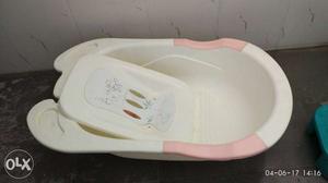 Bath tub set with baby foam backrest