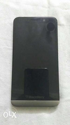 Blackberry Z30 box piece neet and good condition