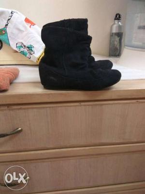 Boots for kids size 2 good condition