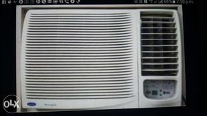 CARRIER WINDOW AC in excellent condition for