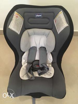 Chicco Infant Comfort Car Seat (black and grey